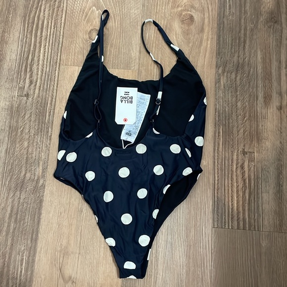 Billabong one piece - Picture 2 of 4